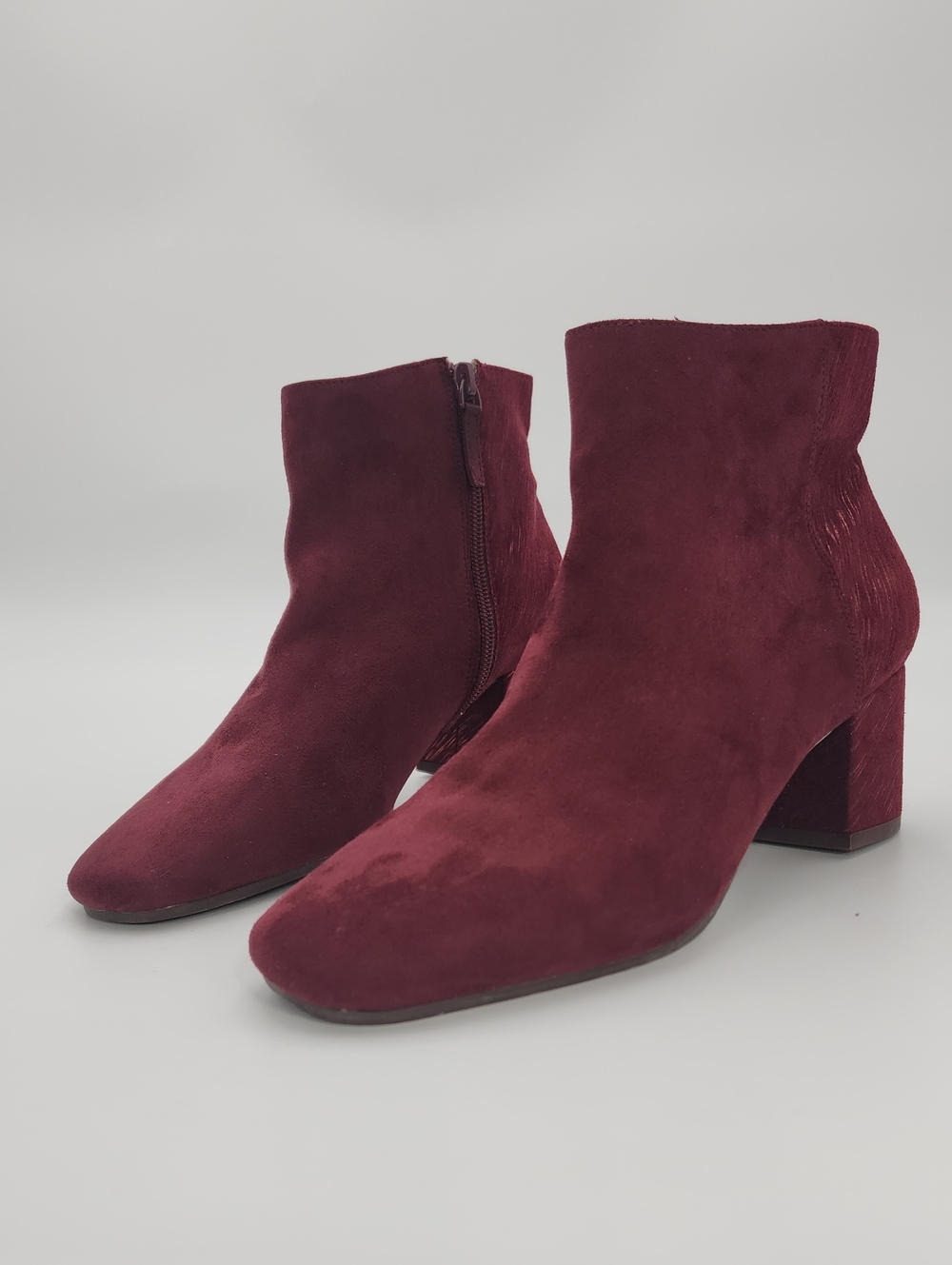 Violet & Red Dahlia Burgundy Suede Textured Metallic Block Heel Boots Size 7.5